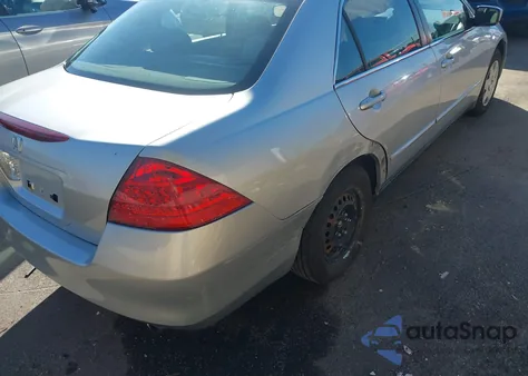 2007 Honda Accord 2.4 Lx z USA, uszkodzony, nr VIN 1HGCM56487A070392